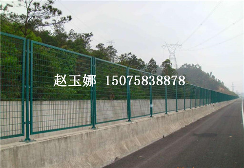 公路護(hù)欄網(wǎng)