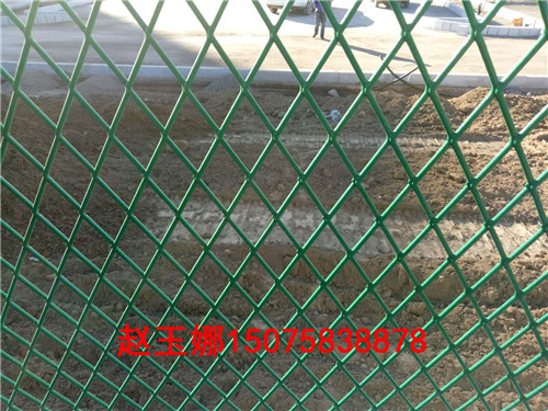 鋼板網(wǎng)式隔離網(wǎng)