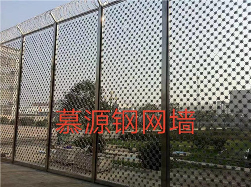 不銹鋼梅花刺隔離網(wǎng)