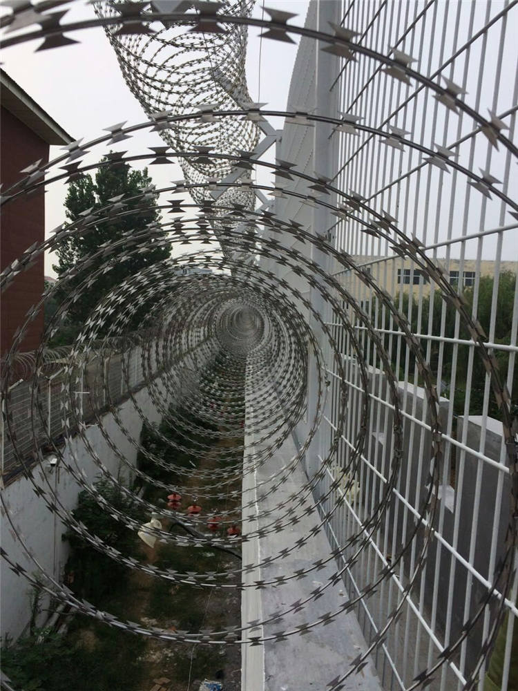 隔離柵護(hù)欄網(wǎng)